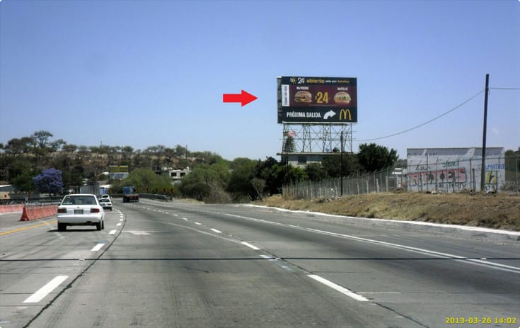 Espectacular QRO020P1 en Aut. México Querétaro Esq. a del Canal #25, La Cruz, San Juan del Río de One Marketing