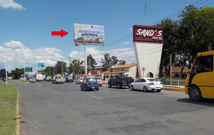 Espectacular SLP038P1 en Carr. 57 San Luis Potosí-Querétaro Km. 4.23 Esq. Av. Rutilo Torres, Fracc. Capricornio, San Luis Potosí de One Marketing