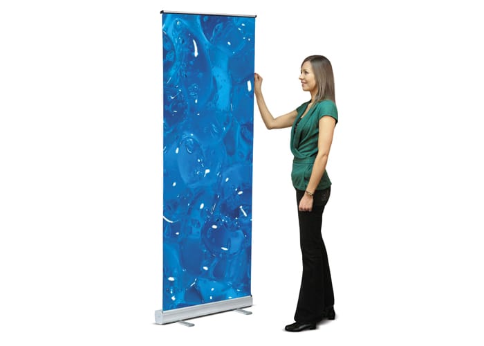 Roll-Up es uno de los sistemas de exhibición disponibles en One Marketing Expo Stands y Displays