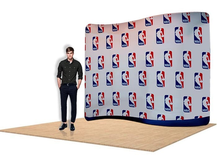 Display tipo Muro Curvo Forma S de One Marketing